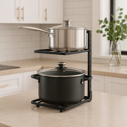 Étagère cuisine noire robuste pour ranger cocottes et poêles.