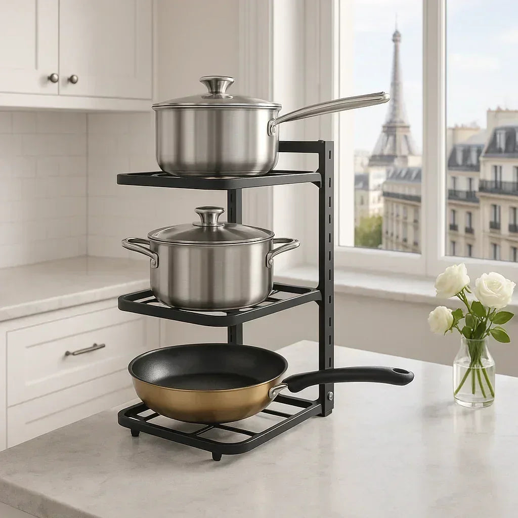 Étagère cuisine noire robuste pour ranger cocottes et poêles.