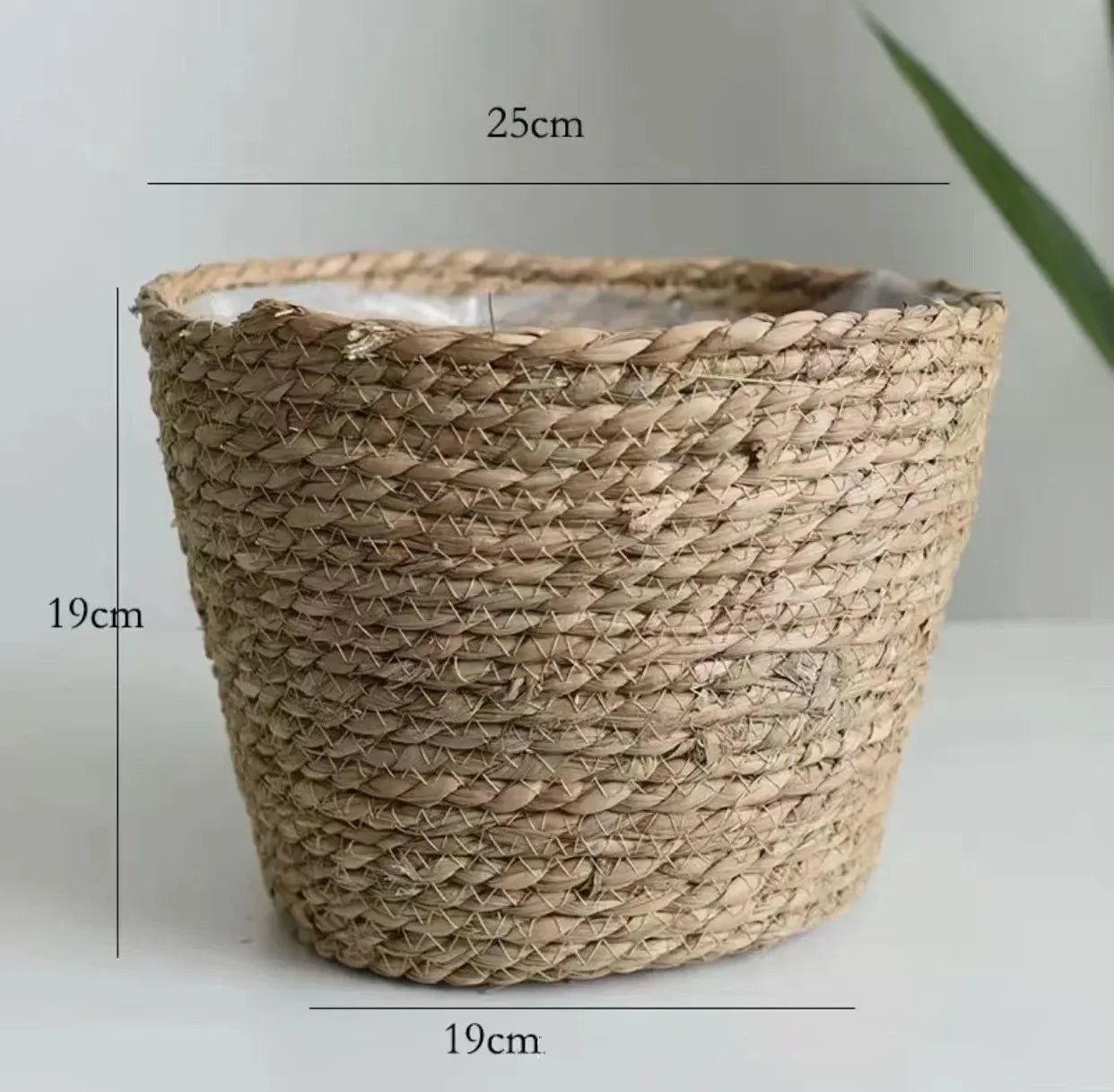 Panier en osier | VerduraBloom™ - Rangement Chic panier en osier avec couvercle, panier osier rangement jardin, corbeille vannerie naturelle, panier wicker pour plantes, solution rangement osier exterieur, panier en osier deco maison, corbeille osier avec couvercle durable, vannerie pour pot fleurs, panier osier polyvalent ecolo, rangement en paille couvercle