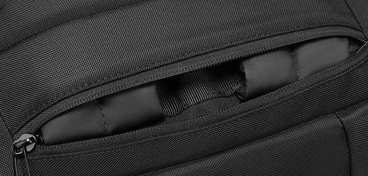 Sac a dos voyage compression sous vide Airbag Business™ : compact, étanche, USB, grande capacité extensible et organisation optimale.