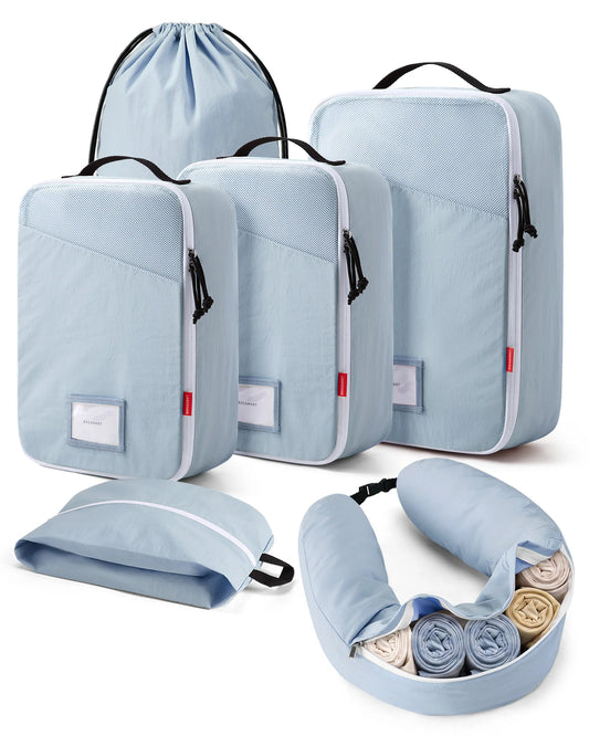 Kit EscaleCompact bleu avec trois cubes de compression pour vêtements et accessoires d’organisation de voyage