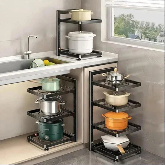 Étagère cuisine noire robuste pour ranger cocottes et poêles.

Organisation parfaite des casseroles dans l'étagère SmartCook™.

Détail du système de clips pour une hauteur réglable sur l'étagère.

Close-up sur la structure en acier inoxydable du range cocotte.

Étagère de cuisine remplie de divers ustensiles, wok et couvercles.

Fonctionnement du système à clipser pour ajuster les niveaux.

Étagère de rangement intégrée dans un placard de cuisine organisé.

Comparaison avant/après montrant le gain de place 