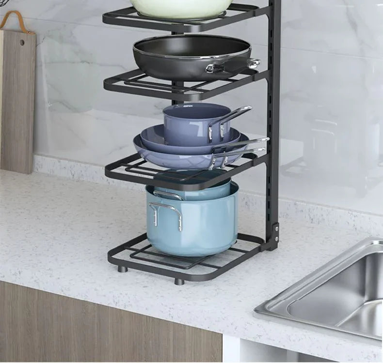 Étagère cuisine noire robuste pour ranger cocottes et poêles.

Organisation parfaite des casseroles dans l'étagère SmartCook™.

Détail du système de clips pour une hauteur réglable sur l'étagère.

Close-up sur la structure en acier inoxydable du range cocotte.

Étagère de cuisine remplie de divers ustensiles, wok et couvercles.

Fonctionnement du système à clipser pour ajuster les niveaux.

Étagère de rangement intégrée dans un placard de cuisine organisé.

Comparaison avant/après montrant le gain de place 