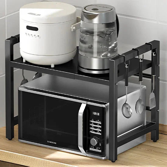 Étagère cuisine extensible SpaceRack™ noire sur un plan de travail.

Détail du réglage de la longueur de 40 à 60 cm de l'étagère.

Étagère SpaceRack™ supportant un micro-ondes et un grille-pain.

Plan de travail libéré et désencombré grâce à l'étagère extensible.

Structure en acier renforcé de l'étagère pour électroménagers lourds.

Mécanisme de réglage extensible de l'étagère de cuisine.

Design épuré de l'étagère SpaceRack™ dans une cuisine moderne.

Comparaison avant/après montrant le gain de place spec