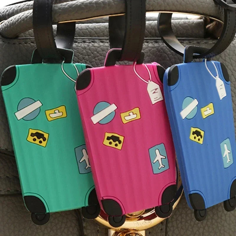 Étiquette bagage en silicone colorée et résistante pour valise et sac, avec carte d’identification protégée, attache sécurisée, design dessin animé enfant ou style élégant adulte, idéale pour voyage avion, train et déplacements en famille.