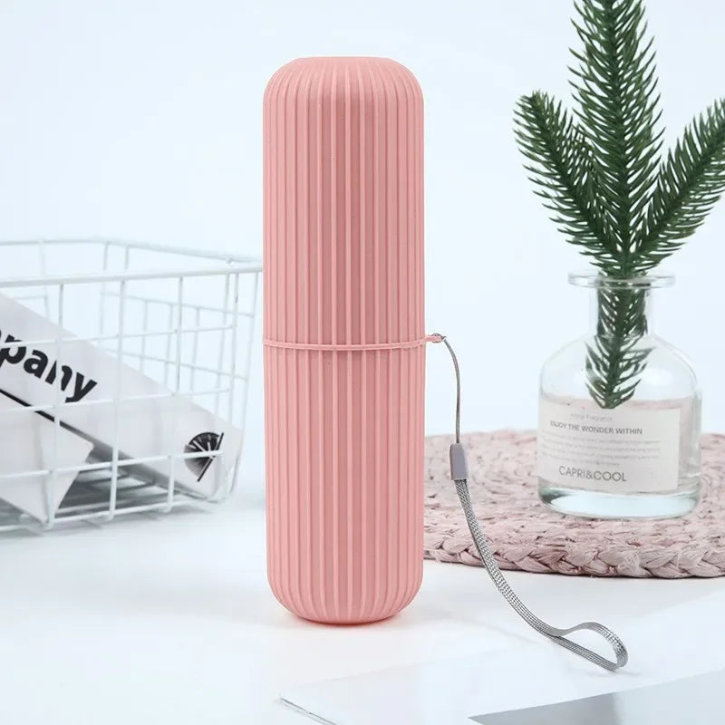 Etui brosse a dents de voyage CleanBox, boite portable en PP alimentaire pour brosse a dents et dentifrice, design compact leger avec gobelet integre. Accessoire hygiene pour voyage, camping, sac a dos, rangement salle de bain. Etui brosse a dents homme femme, anti-poussiere, 4 couleurs, ideal pour organiser son kit de toilette en deplacement