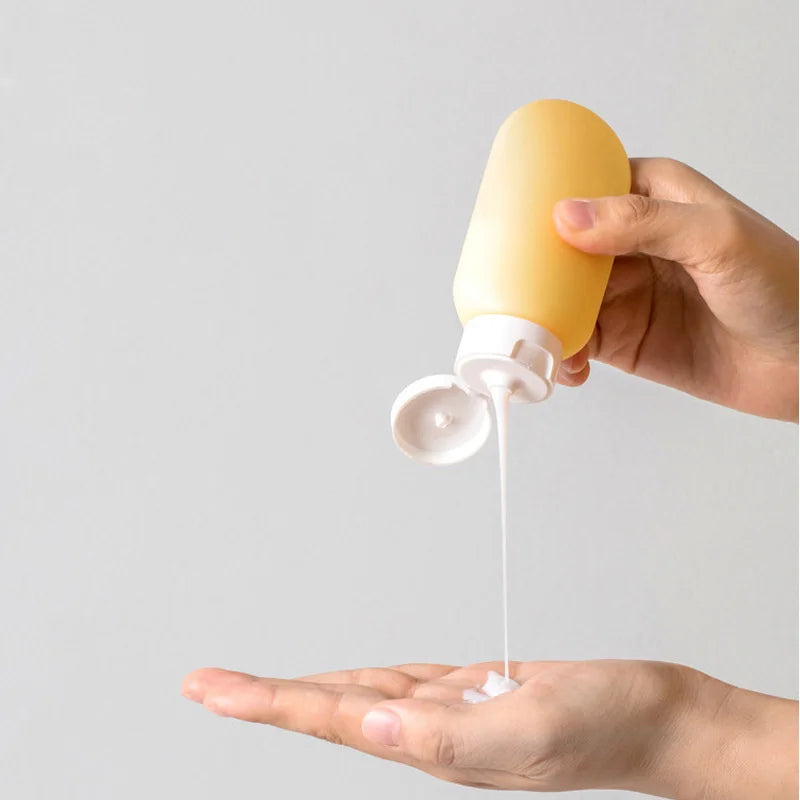 Flacon voyage Rangement Chic rechargeable anti-fuite compatible avion, idéal pour shampoing, lotion, crème, toner et spray, format compact et léger en LDPE pour trousse de toilette, bagage cabine, vacances et déplacements.