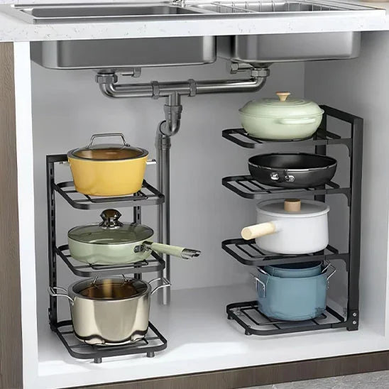 Étagère cuisine noire robuste pour ranger cocottes et poêles.

Organisation parfaite des casseroles dans l'étagère SmartCook™.

Détail du système de clips pour une hauteur réglable sur l'étagère.

Close-up sur la structure en acier inoxydable du range cocotte.

Étagère de cuisine remplie de divers ustensiles, wok et couvercles.

Fonctionnement du système à clipser pour ajuster les niveaux.

Étagère de rangement intégrée dans un placard de cuisine organisé.

Comparaison avant/après montrant le gain de place 