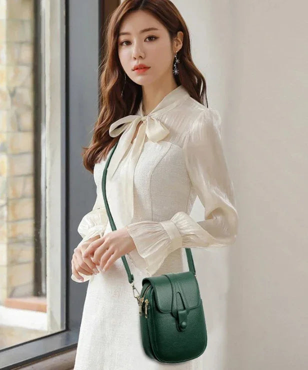 Autour du mot-clé principal "Sac à Main Bandoulière", gravitent de nombreux mots-clés long-tail issus de la description du produit ChicBox™, tels que "sac à main bandoulière pour quotidien stylé", "petit sac bandoulière en cuir PU premium", "sac bandoulière ajustable avec compartiments intelligents", "sac à main bandoulière léger pour liberté de mouvements", "accessoire sac bandoulière polyvalent pour toutes tenues", "sac bandoulière design carré moderne et élégant"