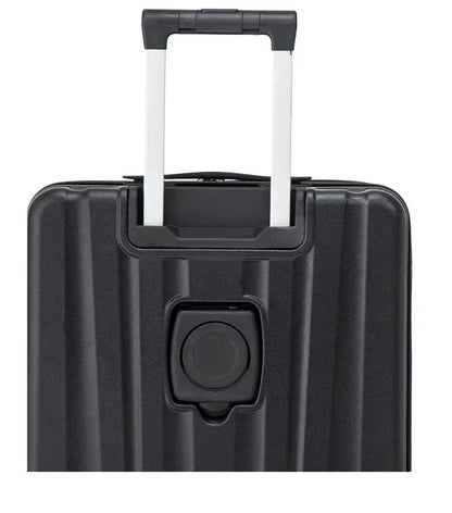 Petite valise cabine 18 pouces UrbanMove18 avec ouverture frontale, conçue en ABS robuste, équipée de roues pivotantes 360°, d’une fermeture sécurisée par code, d’une poignée télescopique, d’un port USB intégré et d’un porte-gobelet, proposée par Rangement Chic pour des voyages urbains élégants et pratiques.