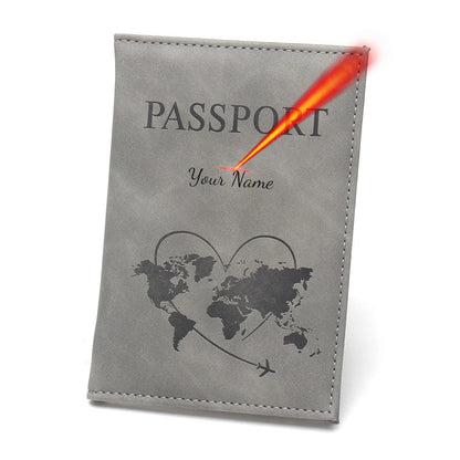 Protège passeport personnalisé gris avec gravure laser du prénom, étui élégant pour protéger son passeport en voyage et à l’aéroport
