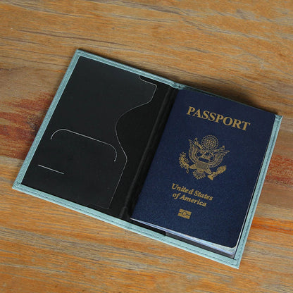Intérieur d’un protège passeport personnalisé avec rangements pour cartes et passeport, organisation pratique pour les contrôles à l’aéroport