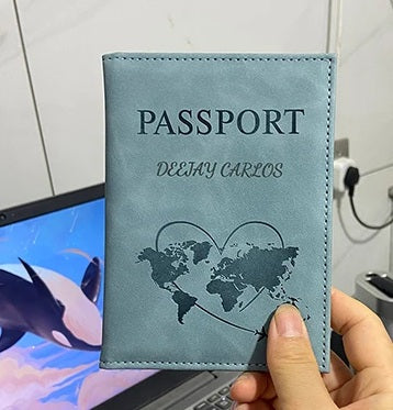 Protège passeport personnalisé bleu avec nom gravé au laser, accessoire de voyage pratique pour identifier facilement son passeport