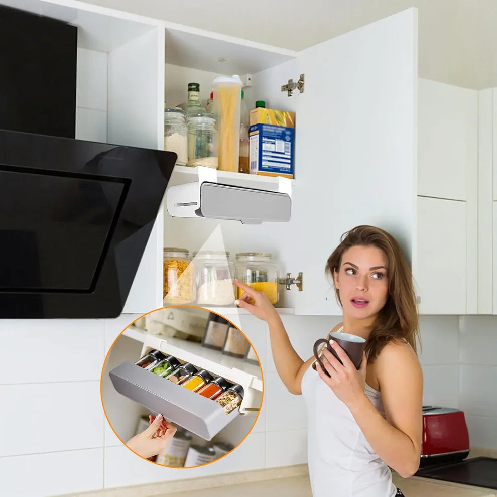 LeTiroirÉpicé™ est un tiroir à épices coulissant sous étagère, un rangement pour épices sans perçage idéal pour optimiser l’espace dans une petite cuisine moderne. Cet organisateur d’épices auto-adhésif au design élégant et discret s’installe facilement grâce à un adhésif 3M VHB ultra-résistant. Ce rangement cuisine gain de place accueille jusqu’à sept pots d’assaisonnement standard, transformant un espace inutilisé en solution de rangement chic et pratique. Parfait comme étagère à épices adhésive, support 