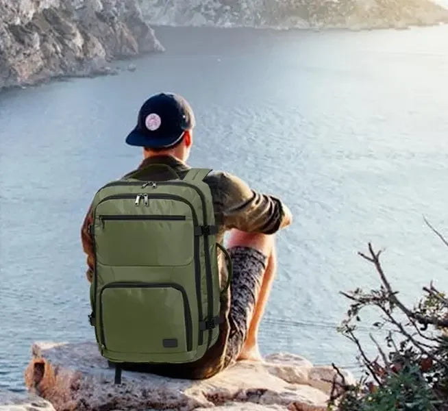 Le sac a dos de voyage | AeroCabin™ est le compagnon parfait pour voyager sereinement. Compatible bagage cabine (55×35×20 cm, 38L), imperméable, léger (1,11 kg) et accepté par plus de 100 compagnies aériennes, il vous accompagne partout : week-ends, affaires, city-trips ou vols low-cost. Son design convertible sac à main / sac à dos, ses compartiments intelligents, sa poche PC et son polyester 900D en font un modèle robuste, pratique et conçu pour la mobilité moderne