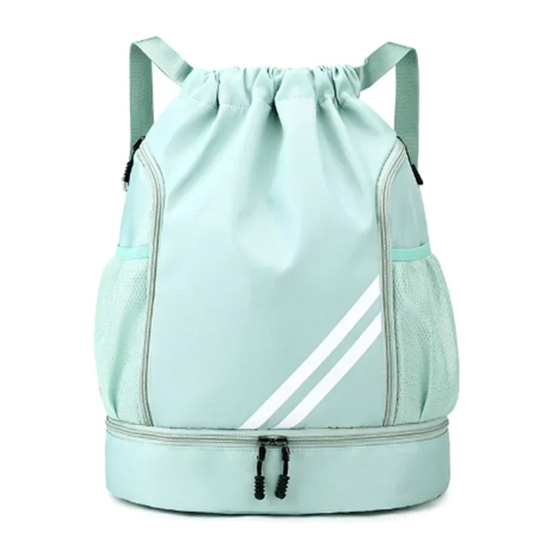 Le sac de sport femme ÉtancPro polyvalent pour fitness et basketball, idéal pour activités quotidiennes et sports collectifs, est un sac à dos sport femme ÉtancPro en térylène imperméable résistant à l'eau pour séances d'entraînement intenses, compact avec capacité inférieure à 20L parfait pour essentials sans encombrement, unisexe au design moderne élégant pour femmes et hommes actifs, polyvalent pour activités de plein air comme randonnée et escalade, résistant à l'eau et à l'usure pour durabilité optimal