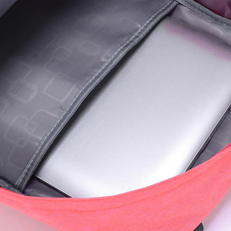 Sac à dos voyage femme Canvas Urbain™ – design moderne et confortable, multipoche et résistant à l’eau, compagnon parfait pour toutes vos aventures en ville.