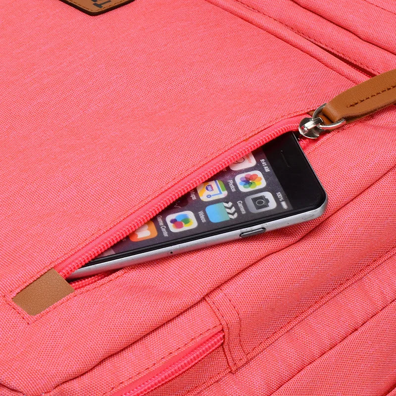 Sac à dos voyage femme Canvas Urbain™ – design moderne et confortable, multipoche et résistant à l’eau, compagnon parfait pour toutes vos aventures en ville.