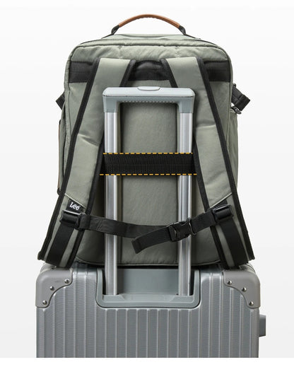 Sac à dos cabine Lee® avec ouverture 180°, passant pour trolley, bandoulières larges et multiples poches pour voyage, sport et usage quotidien.