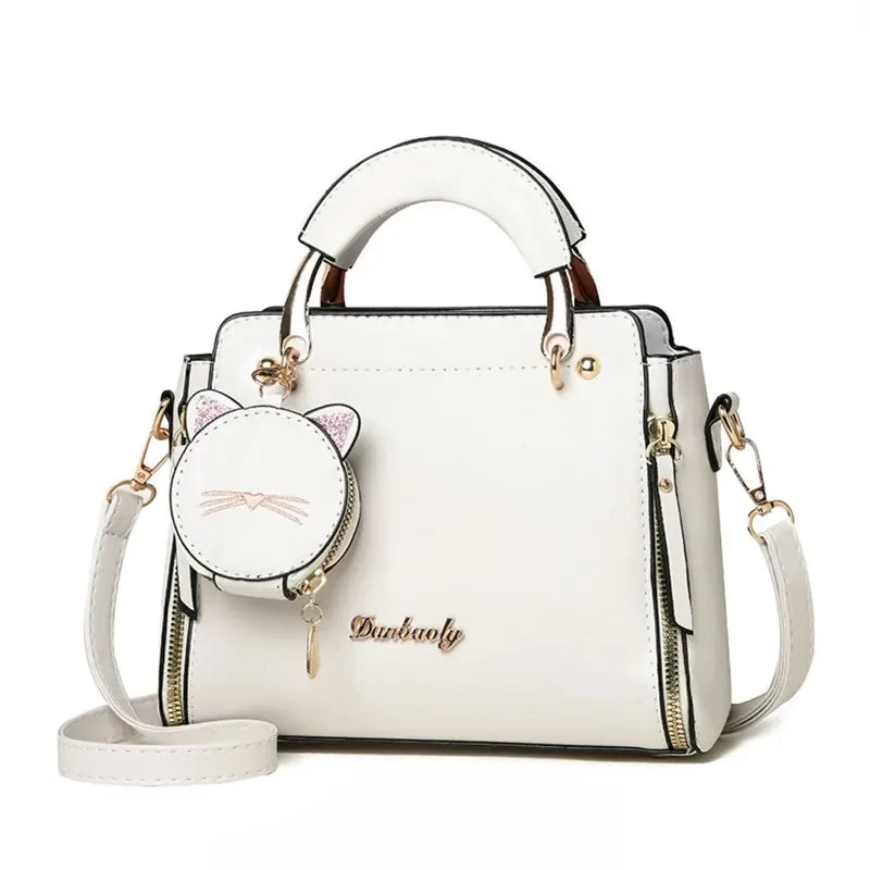 Découvrez le sac à main bandoulière femme élégant et pratique pour quotidien actif, idéal comme sac à main bandoulière femme petit format 24x18x10 cm en cuir PU premium résistant pour sorties bureau ou soirées habillées, ce sac à main bandoulière femme avec bandoulière réglable confortable évite encombrement mains libres pour mouvements fluides, parfait pour sac à main bandoulière femme minimaliste carré chic disponible en couleurs tendance comme sac à main bandoulière femme noir intemporel ou rose poudré f