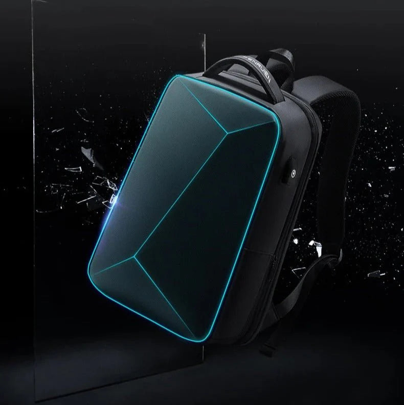 Détail des fermetures éclair dissimulées et du cadenas TSA du sac-a-dos-antivol-nomad-shield sur fond neutre.