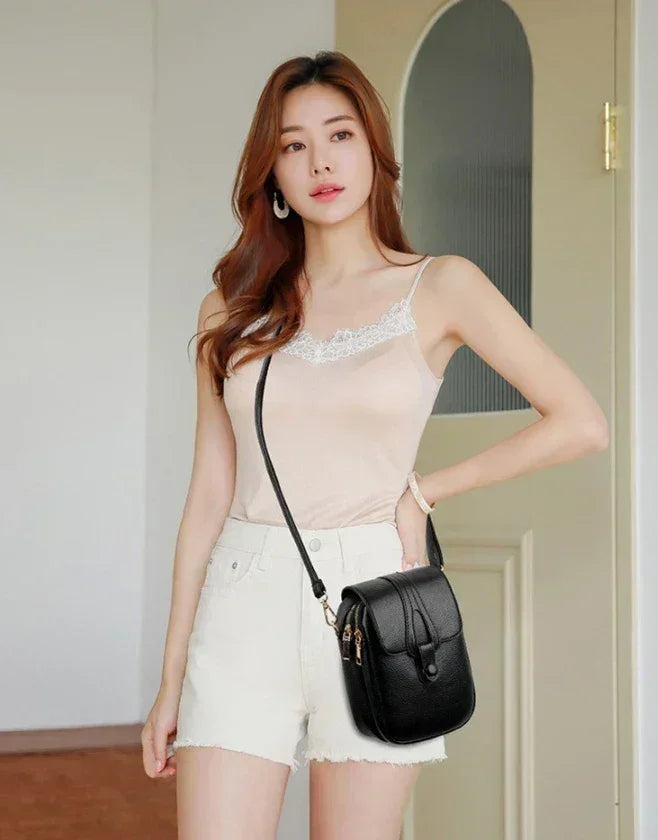 Autour du mot-clé principal "Sac à Main Bandoulière", gravitent de nombreux mots-clés long-tail issus de la description du produit ChicBox™, tels que "sac à main bandoulière pour quotidien stylé", "petit sac bandoulière en cuir PU premium", "sac bandoulière ajustable avec compartiments intelligents", "sac à main bandoulière léger pour liberté de mouvements", "accessoire sac bandoulière polyvalent pour toutes tenues", "sac bandoulière design carré moderne et élégant"