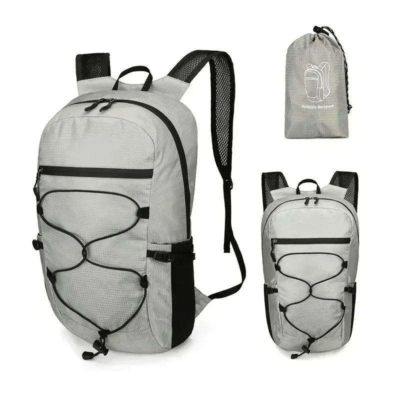 Découvrez le sac de sport AeroFold™, l'accessoire indispensable pour voyageurs et sportifs à la recherche d'un sac de sport pliable ultraléger de 450g pour confort optimal sans encombrement, un sac de sport imperméable en tissu nylon haute densité traité DWR résistant aux intempéries et humidité, un sac de sport polyvalent capacité 20L adaptable de la salle de sport aux randonnées week-end ou déplacements quotidiens, un sac de sport ergonomique avec bretelles ajustables réduisant pression et structure respi