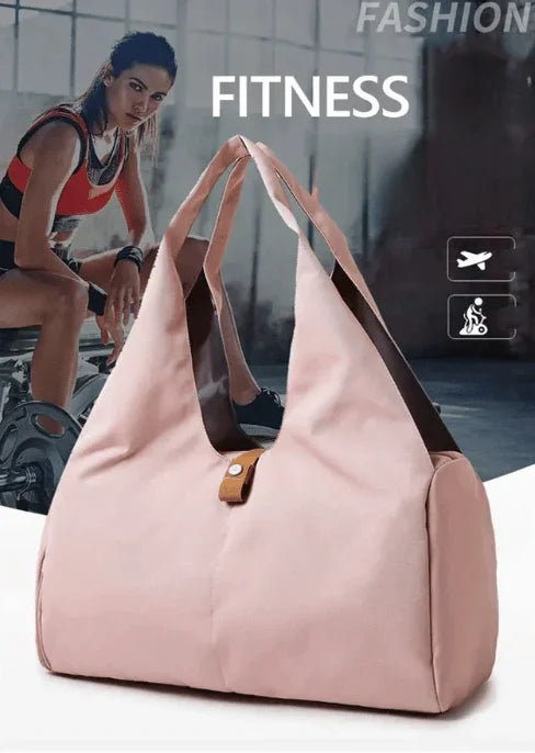 Découvrez le sac de sport femme élégant et fonctionnel pour toutes activités quotidiennes, idéal comme sac de sport femme 25L en nylon imperméable résistant à la pluie pour yoga et natation, ce sac de sport femme polyvalent avec compartiment chaussures indépendant évite les odeurs et salissures sur vêtements propres, parfait pour sac de sport femme avec poche étanche intérieure pour séparer maillots humides et affaires sèches lors de séances fitness ou piscine, disponible en design unisexe comme sac de spor