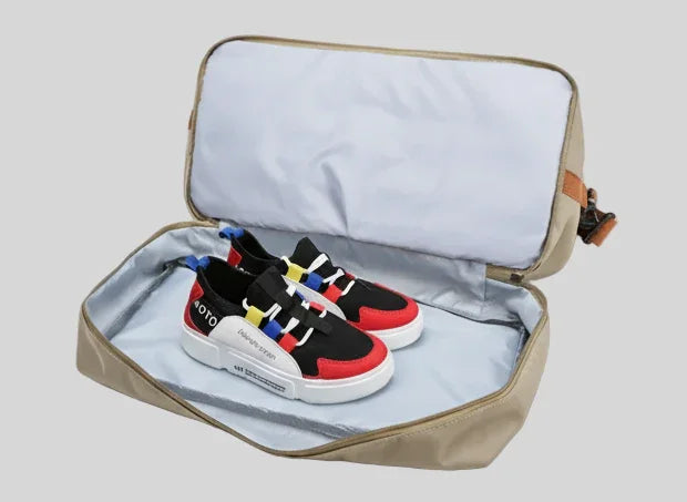 Découvrez le sac de sport femme Movella™, l'accessoire indispensable pour les femmes actives à la recherche d'un sac de sport femme imperméable en tissu Oxford résistant aux intempéries, un sac de sport femme avec compartiment séparé pour chaussures et linge humide pour une organisation hygiénique, un sac de sport femme polyvalent adaptable du bureau à la salle de sport avec capacité généreuse de 20-35L pour 3-5 jours d'affaires, un sac de sport femme élégant disponible en 7 couleurs tendance comme vert kak