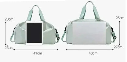 Découvrez le sac de sport femme MultiPro™, l'accessoire idéal pour les femmes actives cherchant un sac de sport femme avec compartiment étanche pour séparer vêtements secs et humides, un sac de sport femme polyvalent pour piscine yoga et bureau, un sac de sport femme durable en nylon résistant à l'eau et à l'usure, un sac de sport femme éco-responsable fabriqué avec matériaux durables, un sac de sport femme adaptable en deux tailles petit et grand pour entraînements intensifs ou week-ends improvisés, un sac