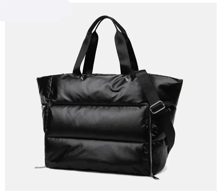 Découvrez le sac de sport femme ImperFit™, l'accessoire parfait pour les femmes actives cherchant un sac de sport femme imperméable en nylon Oxford haute densité déperlant anti-usure et respirant, un sac de sport femme grande capacité 36-55L modulable pour fitness yoga piscine ou voyage week-end, un sac de sport femme avec compartiment chaussures ventilé pour séparer linge propre et affaires mouillées, un sac de sport femme porte-tapis yoga intégré idéal pour séances pilates ou yoga femme imperméable, un sa