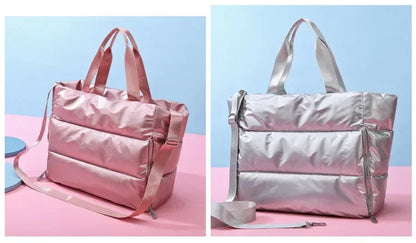 Découvrez le sac de sport femme ImperFit™, l'accessoire parfait pour les femmes actives cherchant un sac de sport femme imperméable en nylon Oxford haute densité déperlant anti-usure et respirant, un sac de sport femme grande capacité 36-55L modulable pour fitness yoga piscine ou voyage week-end, un sac de sport femme avec compartiment chaussures ventilé pour séparer linge propre et affaires mouillées, un sac de sport femme porte-tapis yoga intégré idéal pour séances pilates ou yoga femme imperméable, un sa