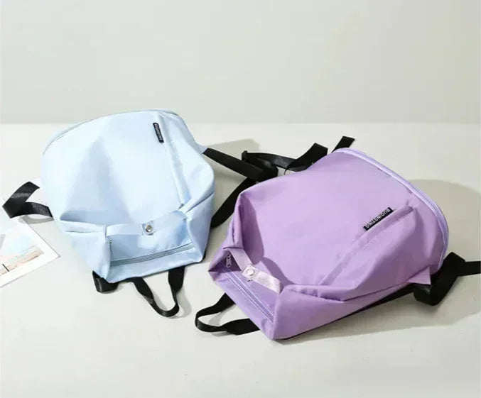 Sac de sport femme FlowBag vu de face

Intérieur spacieux du sac de sport femme FlowBag

Compartiment chaussures du FlowBag femme

FlowBag sac de sport pour yoga et fitness

FlowBag sac de sport étanche pour piscine

FlowBag sac week-end femme élégant

FlowBag sac de sport pour voyage cabine

FlowBag avec bandoulière réglable confortable

FlowBag design chic et moderne pour femme

Détails techniques du sac de sport FlowBag