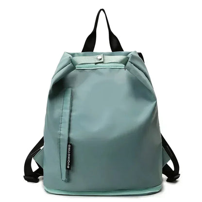 Sac de sport femme FlowBag vu de face

Intérieur spacieux du sac de sport femme FlowBag

Compartiment chaussures du FlowBag femme

FlowBag sac de sport pour yoga et fitness

FlowBag sac de sport étanche pour piscine

FlowBag sac week-end femme élégant

FlowBag sac de sport pour voyage cabine

FlowBag avec bandoulière réglable confortable

FlowBag design chic et moderne pour femme

Détails techniques du sac de sport FlowBag