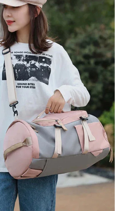 Sac de sport femme Luméra élégant avec rangement chic et compartiments multiples. Sac de sport femme avec compartiment à chaussures indépendant. Sac de sport femme grande capacité pour salle de sport et voyage. Sac de sport femme imperméable et léger pour déplacements quotidiens. Sac de sport femme yoga et fitness avec poches pratiques. Sac de sport bandoulière chic et polyvalent pour femme de Rangement Chic. Sac de sport femme week-end pratique 