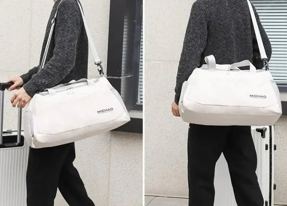 Découvrez le sac de sport femme avec compartiment étanche pour vêtements humides, idéal pour les femmes actives cherchant un sac de sport femme polyvalent pour yoga et piscine, ce sac de sport femme imperméable en polyester Oxford résistant aux intempéries offre une organisation intelligente avec séparation sèche et humide pour éviter les odeurs désagréables, parfait comme sac de sport femme grande capacité 50x27x23 cm pour week-end improvisé ou entraînement quotidien, disponible en coloris tendance comme s