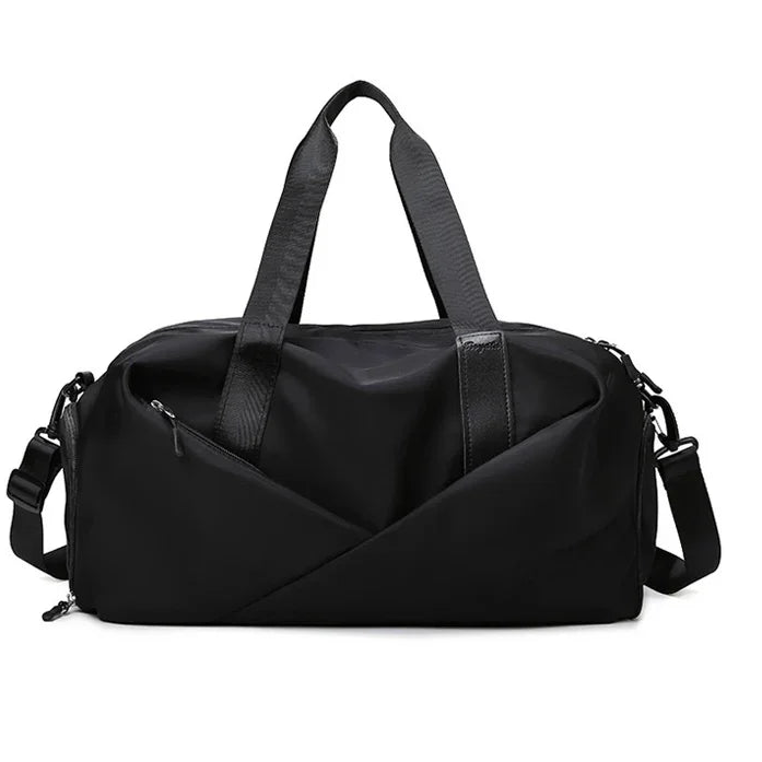 Découvrez le sac de sport femme MultiPro™, l'accessoire idéal pour les femmes actives cherchant un sac de sport femme avec compartiment étanche pour séparer vêtements secs et humides, un sac de sport femme polyvalent pour piscine yoga et bureau, un sac de sport femme durable en nylon résistant à l'eau et à l'usure, un sac de sport femme éco-responsable fabriqué avec matériaux durables, un sac de sport femme adaptable en deux tailles petit et grand pour entraînements intensifs ou week-ends improvisés, un sac