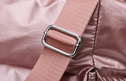 Découvrez le sac de sport femme ImperFit™, l'accessoire parfait pour les femmes actives cherchant un sac de sport femme imperméable en nylon Oxford haute densité déperlant anti-usure et respirant, un sac de sport femme grande capacité 36-55L modulable pour fitness yoga piscine ou voyage week-end, un sac de sport femme avec compartiment chaussures ventilé pour séparer linge propre et affaires mouillées, un sac de sport femme porte-tapis yoga intégré idéal pour séances pilates ou yoga femme imperméable