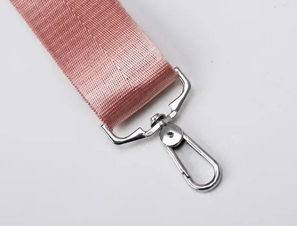 Découvrez le sac de sport femme ImperFit™, l'accessoire parfait pour les femmes actives cherchant un sac de sport femme imperméable en nylon Oxford haute densité déperlant anti-usure et respirant, un sac de sport femme grande capacité 36-55L modulable pour fitness yoga piscine ou voyage week-end, un sac de sport femme avec compartiment chaussures ventilé pour séparer linge propre et affaires mouillées, un sac de sport femme porte-tapis yoga intégré idéal pour séances pilates ou yoga femme imperméable