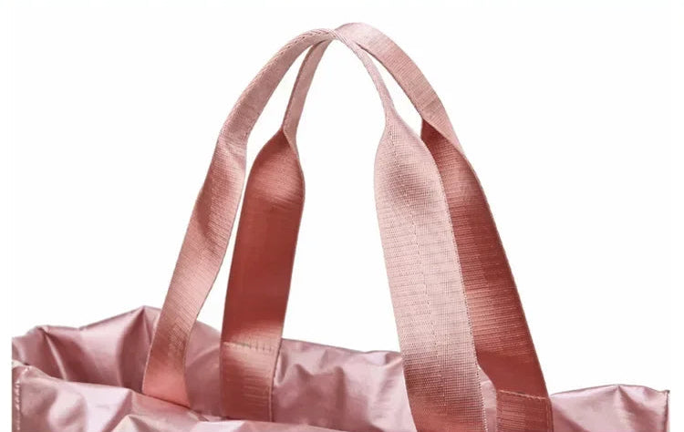 Découvrez le sac de sport femme ImperFit™, l'accessoire parfait pour les femmes actives cherchant un sac de sport femme imperméable en nylon Oxford haute densité déperlant anti-usure et respirant, un sac de sport femme grande capacité 36-55L modulable pour fitness yoga piscine ou voyage week-end, un sac de sport femme avec compartiment chaussures ventilé pour séparer linge propre et affaires mouillées, un sac de sport femme porte-tapis yoga intégré idéal pour séances pilates ou yoga femme imperméable