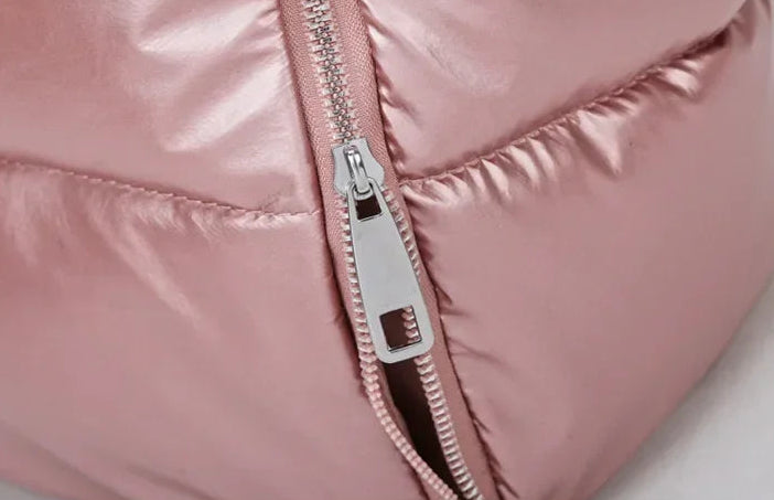 Découvrez le sac de sport femme ImperFit™, l'accessoire parfait pour les femmes actives cherchant un sac de sport femme imperméable en nylon Oxford haute densité déperlant anti-usure et respirant, un sac de sport femme grande capacité 36-55L modulable pour fitness yoga piscine ou voyage week-end, un sac de sport femme avec compartiment chaussures ventilé pour séparer linge propre et affaires mouillées, un sac de sport femme porte-tapis yoga intégré idéal pour séances pilates ou yoga femme imperméable