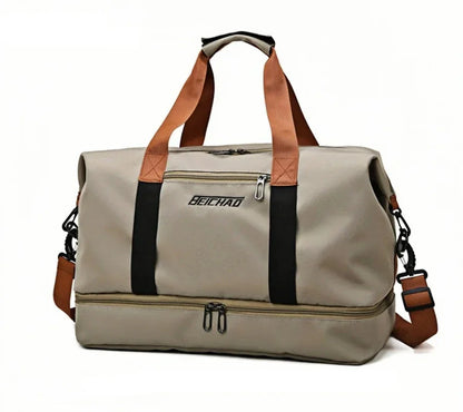 Découvrez le sac de sport femme Movella™, l'accessoire indispensable pour les femmes actives à la recherche d'un sac de sport femme imperméable en tissu Oxford résistant aux intempéries, un sac de sport femme avec compartiment séparé pour chaussures et linge humide pour une organisation hygiénique, un sac de sport femme polyvalent adaptable du bureau à la salle de sport avec capacité généreuse de 20-35L pour 3-5 jours d'affaires, un sac de sport femme élégant disponible en 7 couleurs tendance comme vert kak