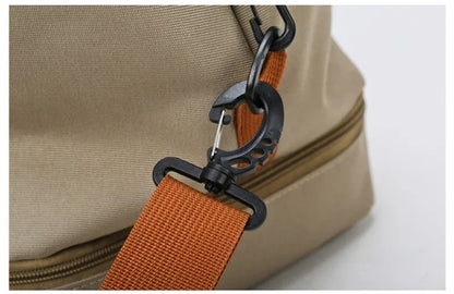 Découvrez le sac de sport femme Movella™, l'accessoire indispensable pour les femmes actives à la recherche d'un sac de sport femme imperméable en tissu Oxford résistant aux intempéries, un sac de sport femme avec compartiment séparé pour chaussures et linge humide pour une organisation hygiénique, un sac de sport femme polyvalent adaptable du bureau à la salle de sport avec capacité généreuse de 20-35L pour 3-5 jours d'affaires, un sac de sport femme élégant disponible en 7 couleurs tendance comme vert kak