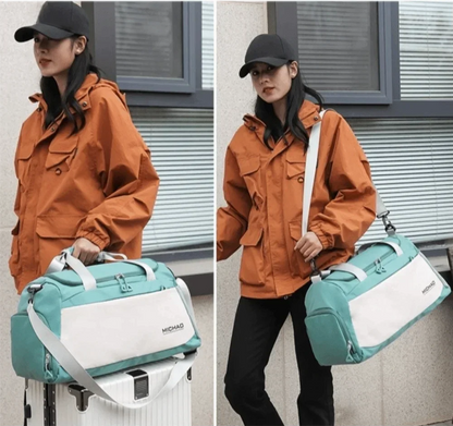 Découvrez le sac de sport femme avec compartiment étanche pour vêtements humides, idéal pour les femmes actives cherchant un sac de sport femme polyvalent pour yoga et piscine, ce sac de sport femme imperméable en polyester Oxford résistant aux intempéries offre une organisation intelligente avec séparation sèche et humide pour éviter les odeurs désagréables, parfait comme sac de sport femme grande capacité 50x27x23 cm pour week-end improvisé ou entraînement quotidien, disponible en coloris tendance comme s