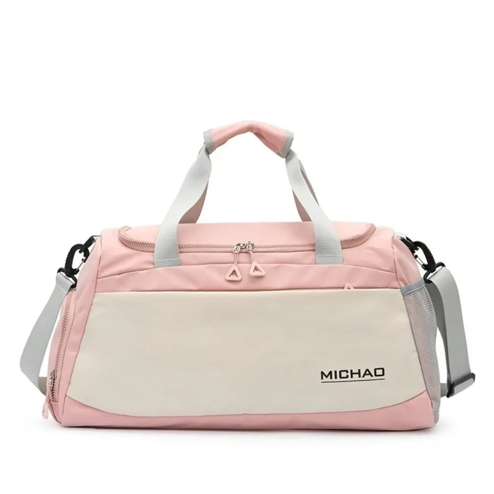 Découvrez le sac de sport femme avec compartiment étanche pour vêtements humides, idéal pour les femmes actives cherchant un sac de sport femme polyvalent pour yoga et piscine, ce sac de sport femme imperméable en polyester Oxford résistant aux intempéries offre une organisation intelligente avec séparation sèche et humide pour éviter les odeurs désagréables, parfait comme sac de sport femme grande capacité 50x27x23 cm pour week-end improvisé ou entraînement quotidien, disponible en coloris tendance comme s