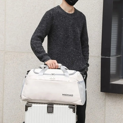 Découvrez le sac de sport femme avec compartiment étanche pour vêtements humides, idéal pour les femmes actives cherchant un sac de sport femme polyvalent pour yoga et piscine, ce sac de sport femme imperméable en polyester Oxford résistant aux intempéries offre une organisation intelligente avec séparation sèche et humide pour éviter les odeurs désagréables, parfait comme sac de sport femme grande capacité 50x27x23 cm pour week-end improvisé ou entraînement quotidien, disponible en coloris tendance comme s