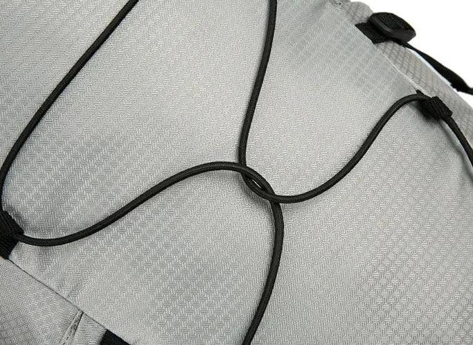 Découvrez le sac de sport AeroFold™, l'accessoire indispensable pour voyageurs et sportifs à la recherche d'un sac de sport pliable ultraléger de 450g pour confort optimal sans encombrement, un sac de sport imperméable en tissu nylon haute densité traité DWR résistant aux intempéries et humidité, un sac de sport polyvalent capacité 20L adaptable de la salle de sport aux randonnées week-end ou déplacements quotidiens, un sac de sport ergonomique avec bretelles ajustables réduisant pression et structure respi