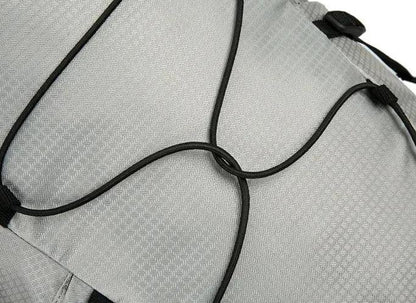 Découvrez le sac de sport AeroFold™, l'accessoire indispensable pour voyageurs et sportifs à la recherche d'un sac de sport pliable ultraléger de 450g pour confort optimal sans encombrement, un sac de sport imperméable en tissu nylon haute densité traité DWR résistant aux intempéries et humidité, un sac de sport polyvalent capacité 20L adaptable de la salle de sport aux randonnées week-end ou déplacements quotidiens, un sac de sport ergonomique avec bretelles ajustables réduisant pression et structure respi