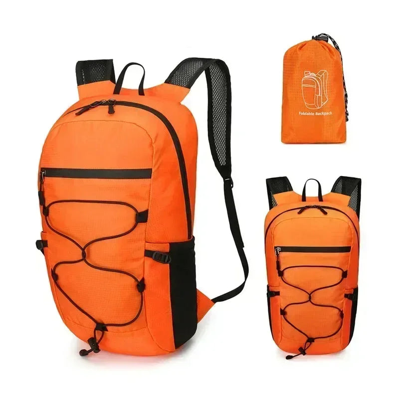 Découvrez le sac de sport AeroFold™, l'accessoire indispensable pour voyageurs et sportifs à la recherche d'un sac de sport pliable ultraléger de 450g pour confort optimal sans encombrement, un sac de sport imperméable en tissu nylon haute densité traité DWR résistant aux intempéries et humidité, un sac de sport polyvalent capacité 20L adaptable de la salle de sport aux randonnées week-end ou déplacements quotidiens, un sac de sport ergonomique avec bretelles ajustables réduisant pression et structure respi
