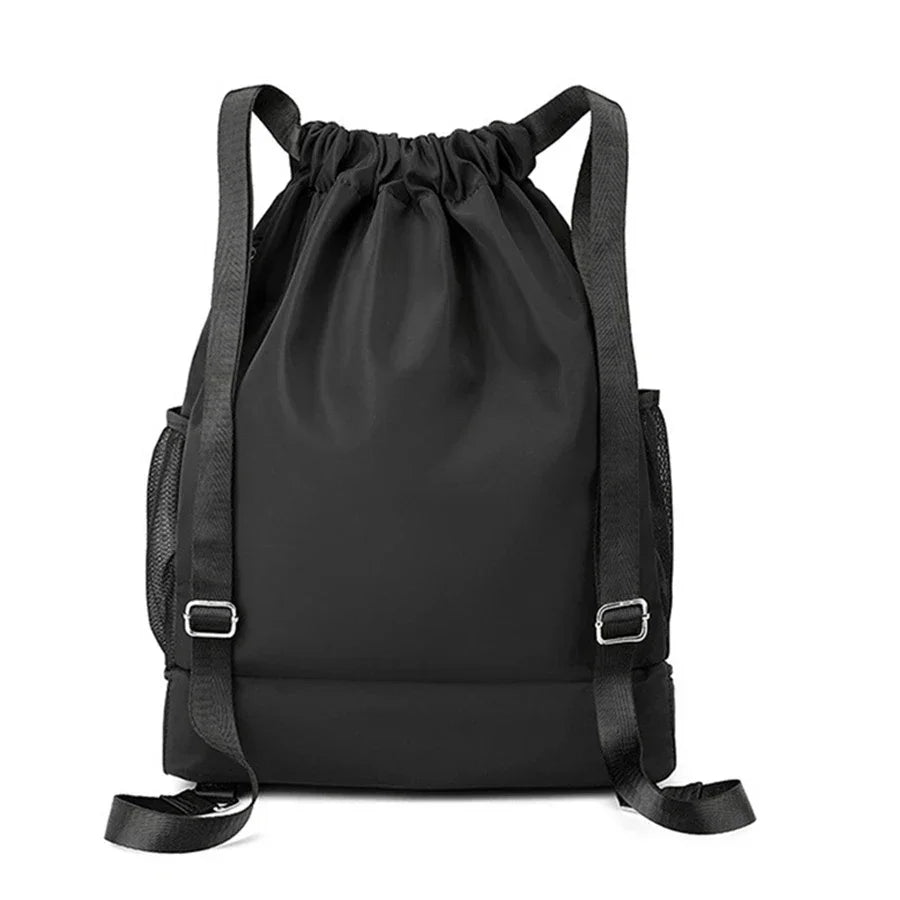 Le sac de sport femme ÉtancPro polyvalent pour fitness et basketball, idéal pour activités quotidiennes et sports collectifs, est un sac à dos sport femme ÉtancPro en térylène imperméable résistant à l'eau pour séances d'entraînement intenses, compact avec capacité inférieure à 20L parfait pour essentials sans encombrement, unisexe au design moderne élégant pour femmes et hommes actifs, polyvalent pour activités de plein air comme randonnée et escalade, résistant à l'eau et à l'usure pour durabilité optimal